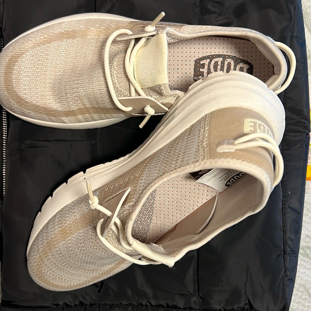 Hey Dude Sneakers Sz 9 Tan